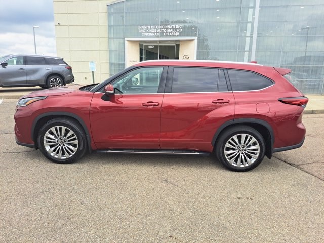 2023 Toyota Highlander Platinum photo 2