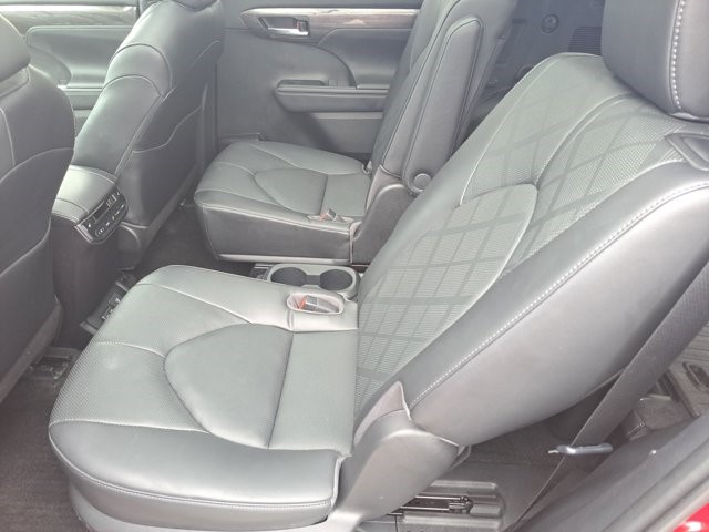 2023 Toyota Highlander Platinum photo 29