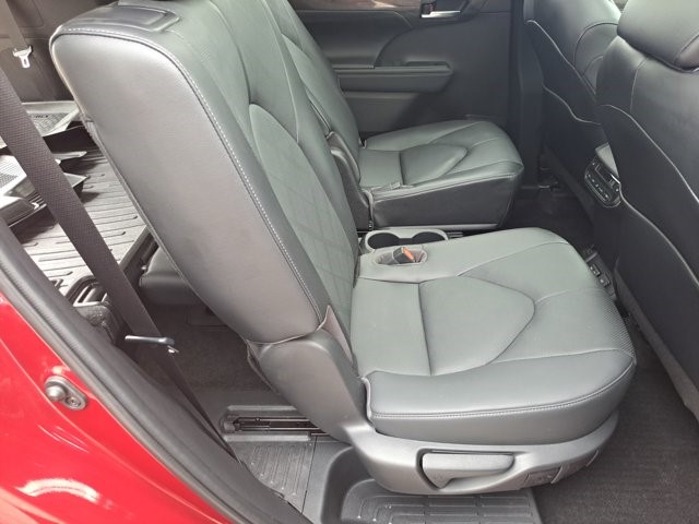 2023 Toyota Highlander Platinum photo 31