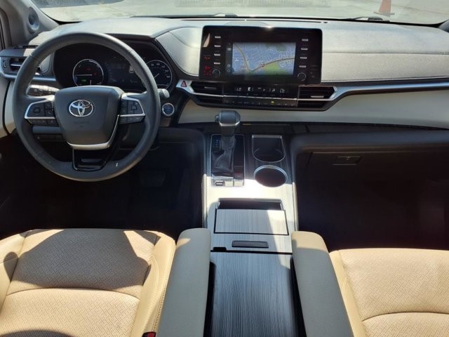 2023 Toyota Sienna Limited photo 7