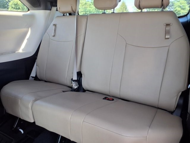 2023 Toyota Sienna Limited photo 10