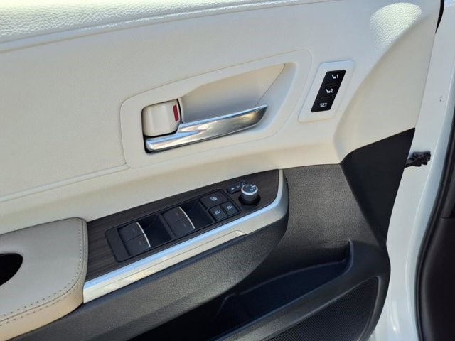 2023 Toyota Sienna Limited photo 11