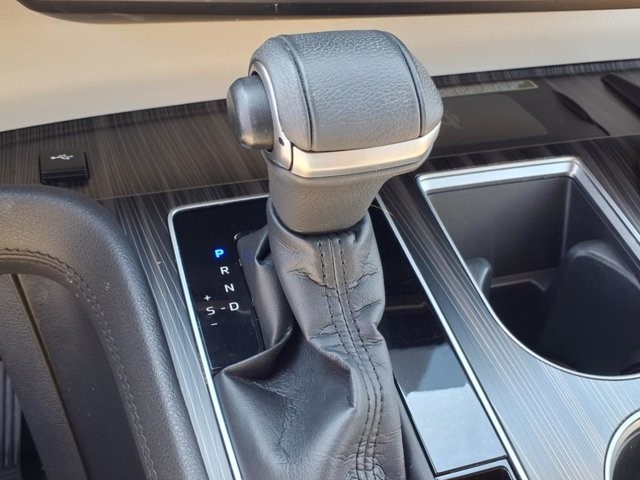 2023 Toyota Sienna Limited photo 15