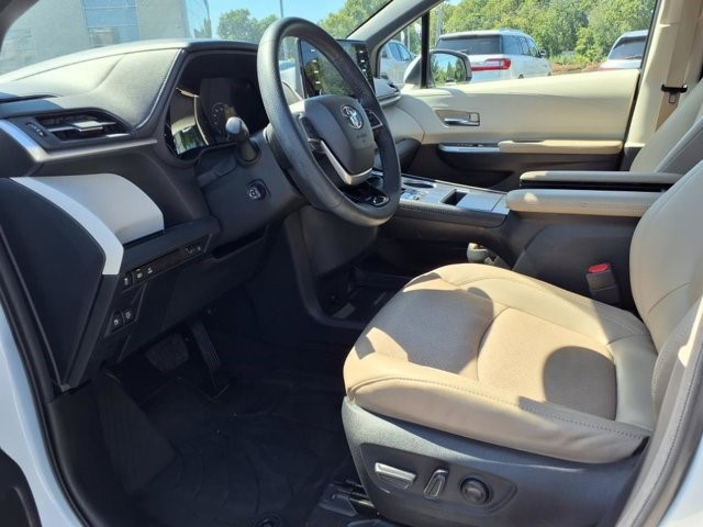 2023 Toyota Sienna Limited photo 20