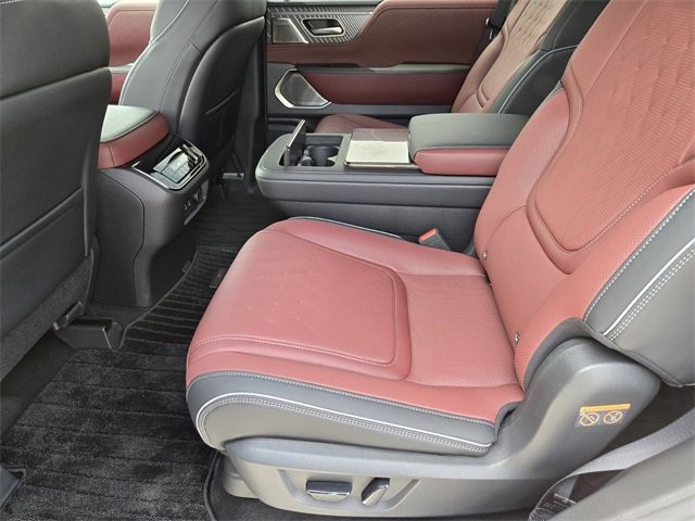 2026 Infiniti QX80 photo 13