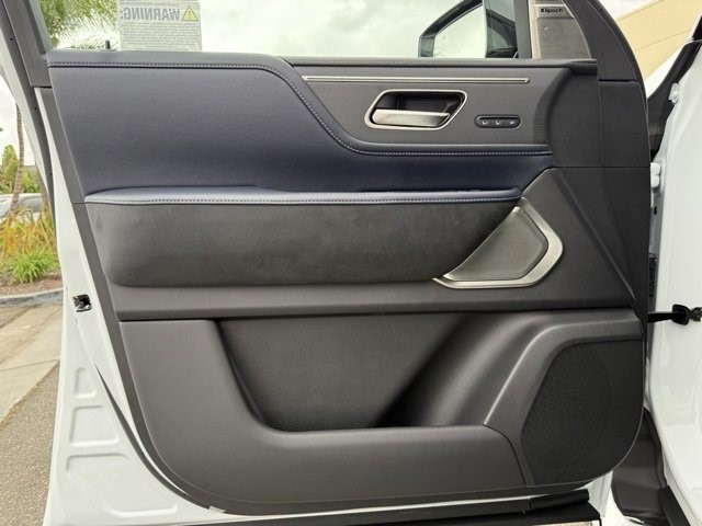 2026 Infiniti QX80 Sensory photo 10