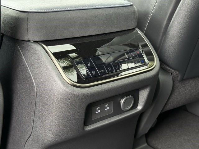 2026 Infiniti QX80 Sensory photo 17