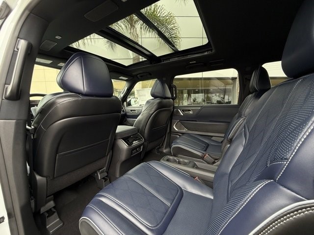 2026 Infiniti QX80 Sensory photo 18