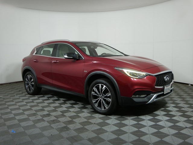 2018 INFINITI QX30 Premium Premium AWD Intercooled Turbo Premium Unleaded I-4 2.0 L/121 [2]