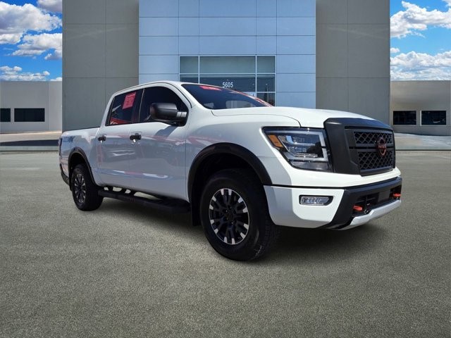 2024 Nissan Titan PRO-4X 4x4 Crew Cab PRO-4X Premium Unleaded V-8 5.6 L/339 [6]
