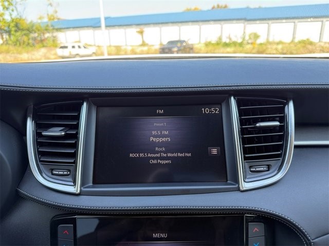 2022 Infiniti QX50 Luxe photo 4