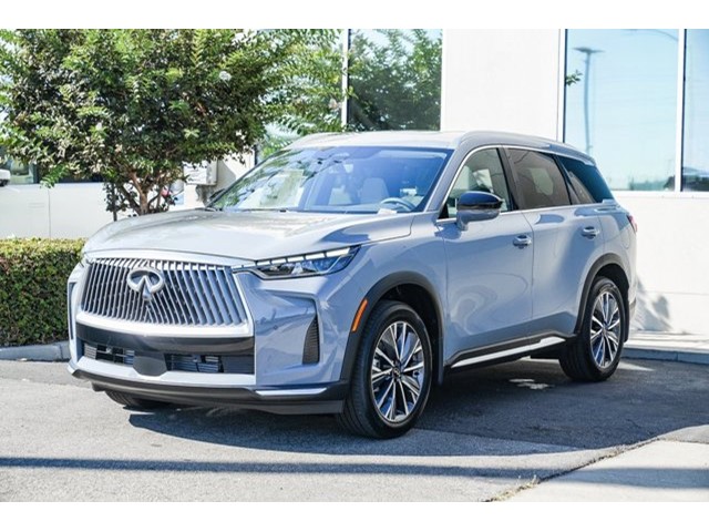 2026 Infiniti QX60 Luxe photo 3