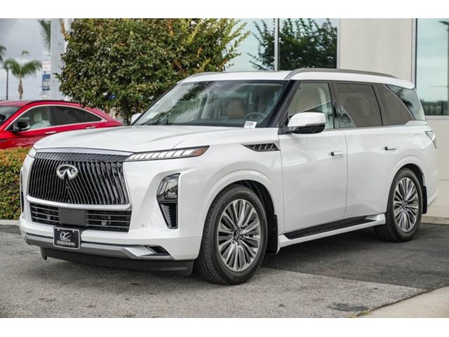 2026 Infiniti QX80 Luxe photo 3