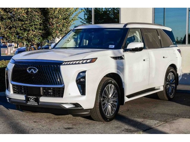 2026 Infiniti QX80 Luxe photo 2
