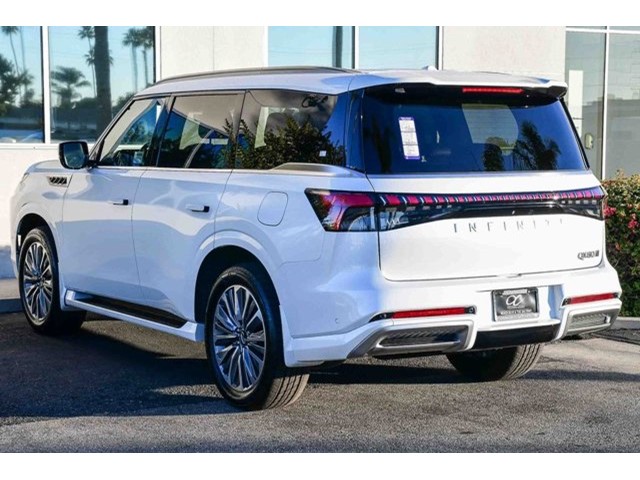 2026 Infiniti QX80 Luxe photo 3