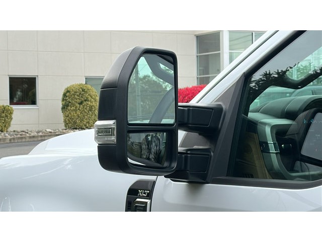 2024 Ford Super Duty F-250 SRW XLT  Intercooled Turbo Diesel V-8 6.7 L/406 [10]