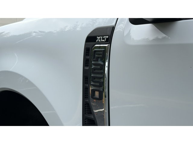 2024 Ford Super Duty F-250 SRW XLT  Intercooled Turbo Diesel V-8 6.7 L/406 [11]