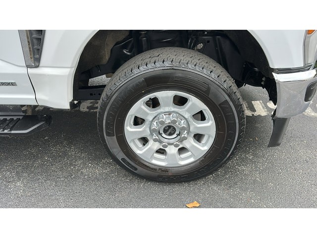 2024 Ford Super Duty F-250 SRW XLT  Intercooled Turbo Diesel V-8 6.7 L/406 [8]