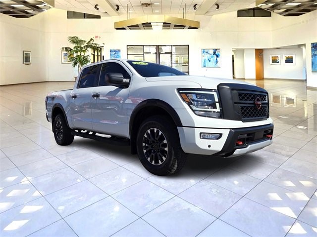 2023 Nissan Titan PRO-4X 4x4 Crew Cab PRO-4X Premium Unleaded V-8 5.6 L/339 [0]