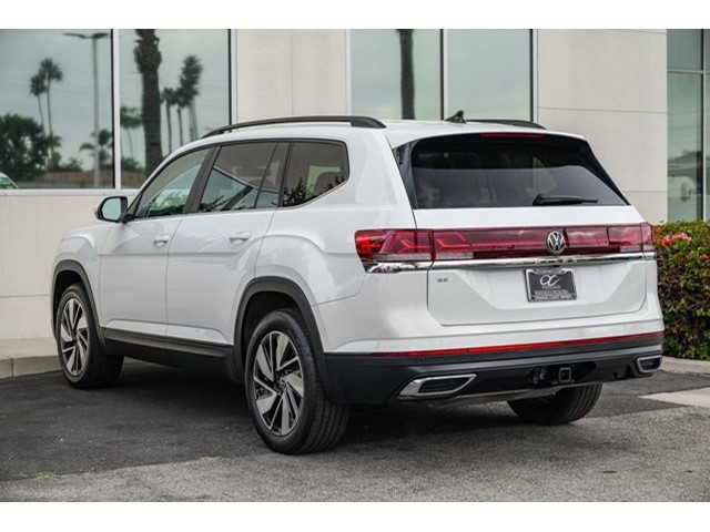2024 Volkswagen Atlas SE Technology photo 2