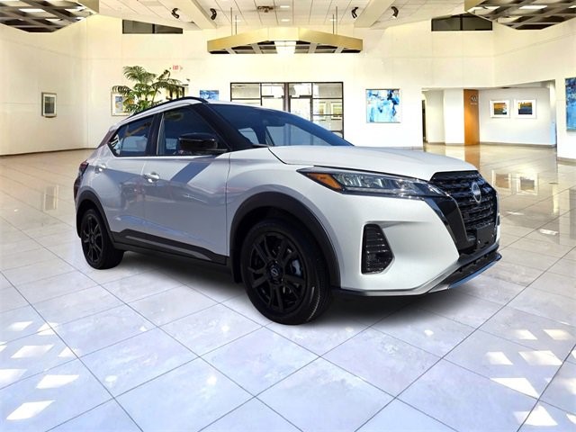 2024 Nissan Kicks SR SR FWD Regular Unleaded I-4 1.6 L/98 [10]