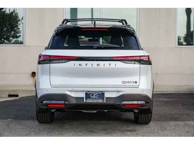 2026 Infiniti QX60 Luxe photo 4