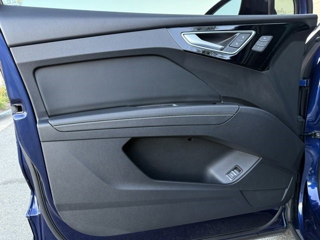 2023 Audi Q4 e-tron Sportback Premium Plus Premium Plus 50 quattro Electric [11]