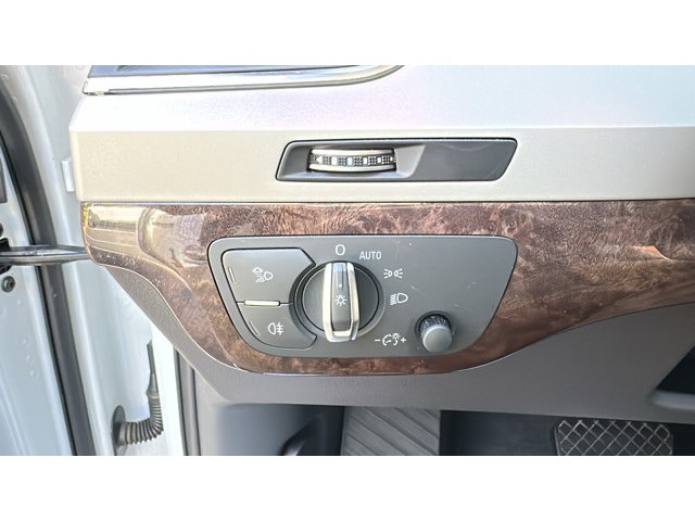 2019 Audi Q7 45 SE Premium  Intercooled Turbo Premium Unleaded I-4 2.0 L/121 [14]