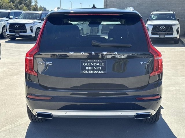 2021 Volvo XC90 T5 Momentum photo 2