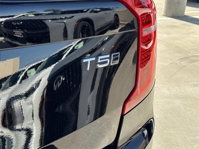 2021 Volvo XC90 T5 Momentum photo 4