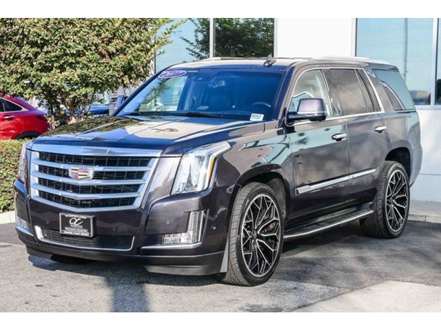 2017 Cadillac Escalade Luxury photo 2