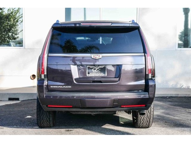 2017 Cadillac Escalade Luxury photo 4