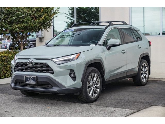 2022 Toyota RAV4 XLE Premium photo 3