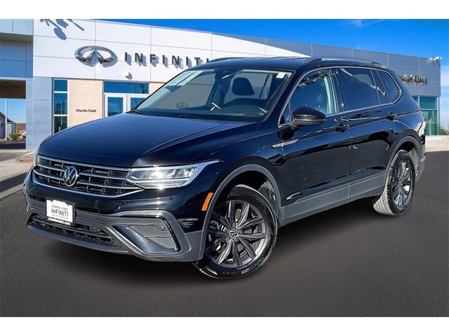 2024 Volkswagen Tiguan SE's photo