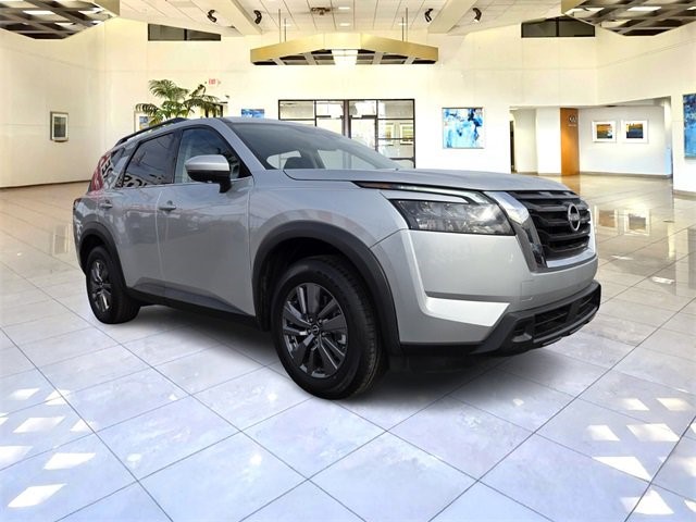 2024 Nissan Pathfinder SV's photo