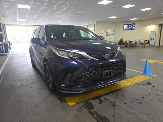 2021 Toyota Sienna XSE XSE FWD 7-Passenger Gas/Electric I-4 2.5 L/152 [4]