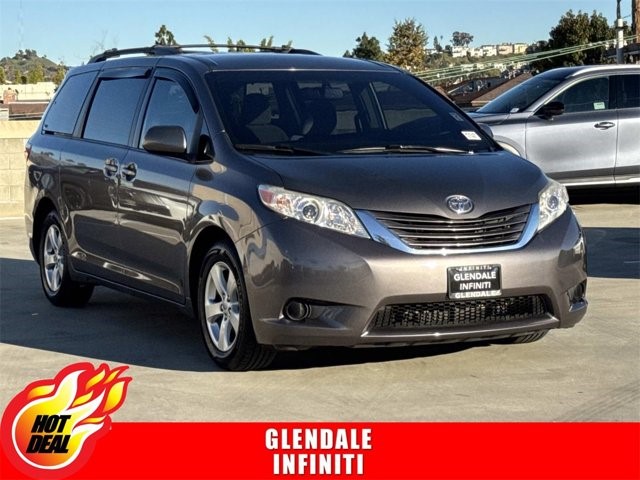 2016 Toyota Sienna LE  Regular Unleaded V-6 3.5 L/211 [15]