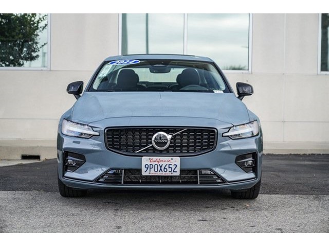 2024 Volvo S60 B5 Core photo 2