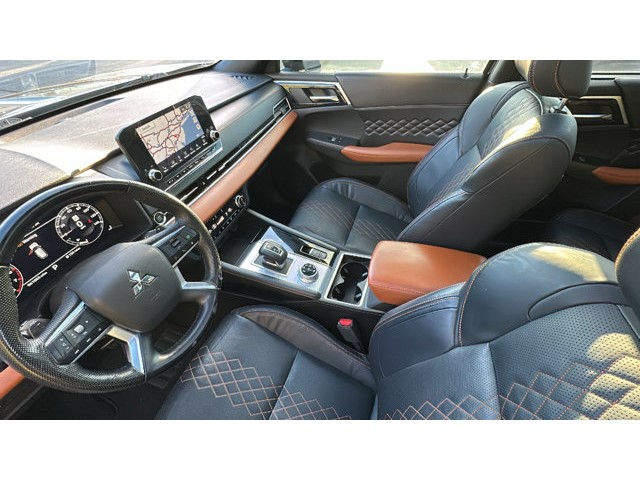 2022 Mitsubishi Outlander SEL SEL S-AWC Regular Unleaded I-4 2.5 L/152 [22]