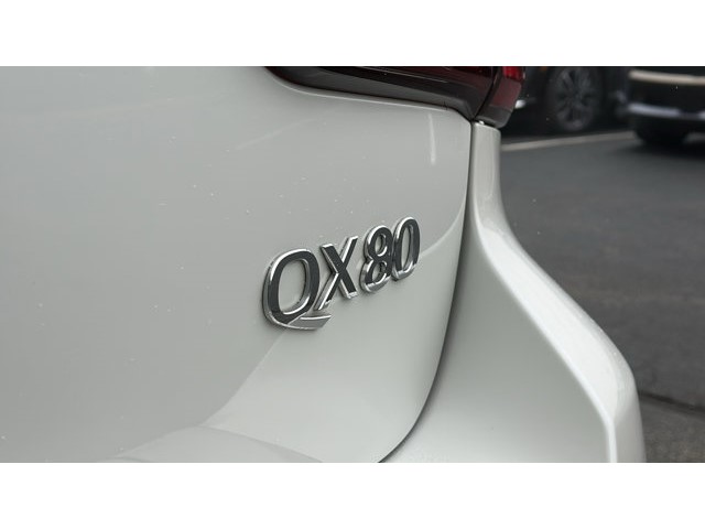 2022 INFINITI QX80 LUXE LUXE AWD Premium Unleaded V-8 5.6 L/339 [9]