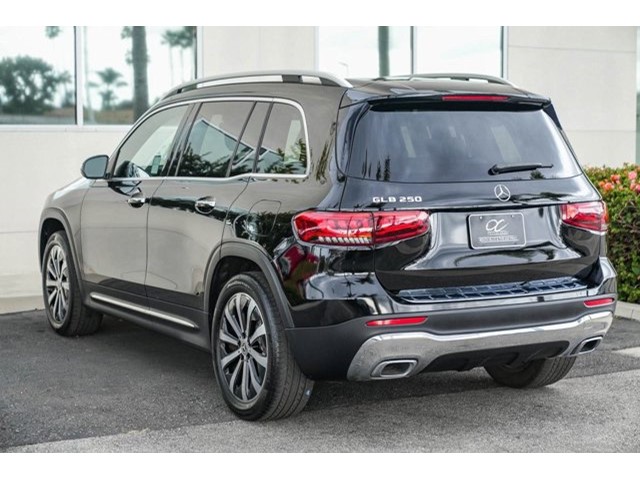 2022 Mercedes Benz GLB 250 photo 4