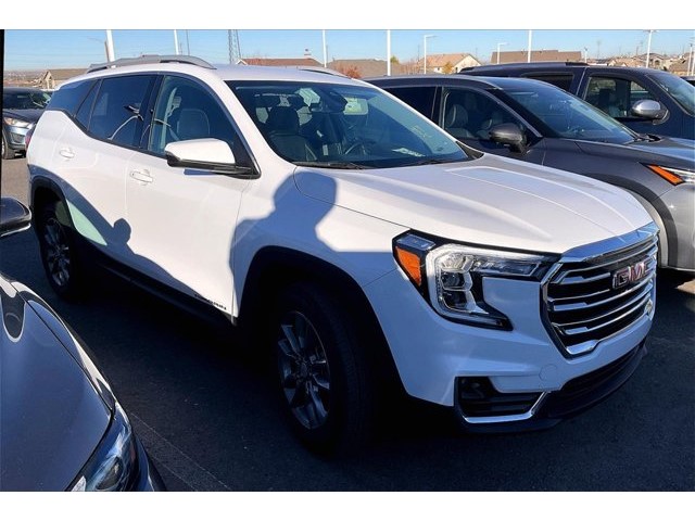 2024 GMC Terrain SLT's photo
