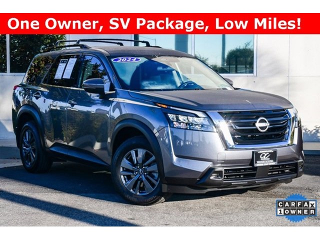2024 Nissan Pathfinder SV's photo