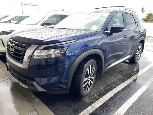 2024 Nissan Pathfinder Platinum's photo