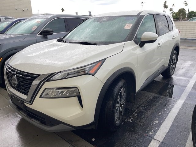2023 Nissan Rogue SV's photo