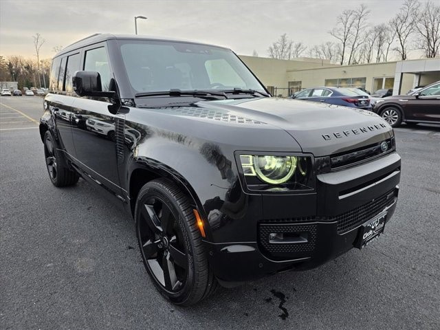 2023 Land Rover Defender X-Dynamic SE's photo