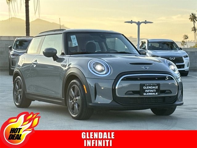 2022 MINI Hardtop 2 Door SE's photo