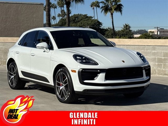 2024 Porsche Macan S's photo