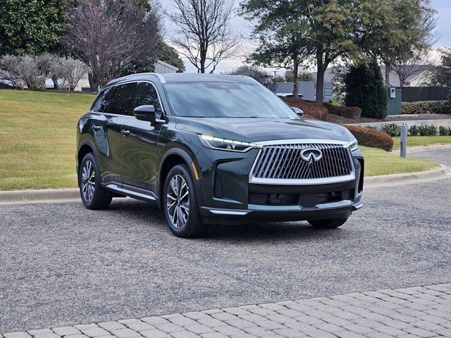 New 2026 DEEP EMERALD INFINITI LUXE image 2