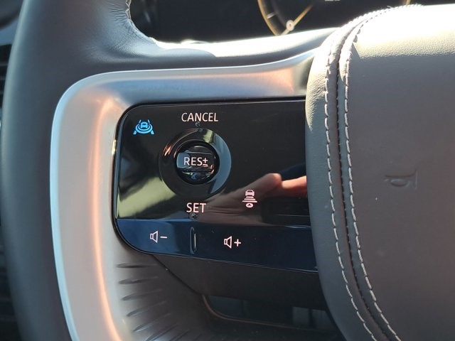 2025 INFINITI QX80 Sensory 4WD - Photo 17